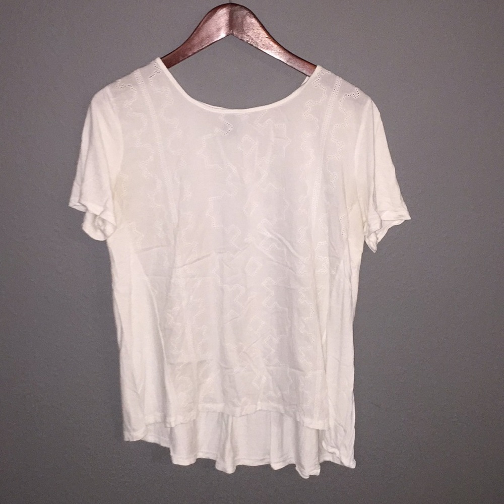 Eyelet shirt with flowy back